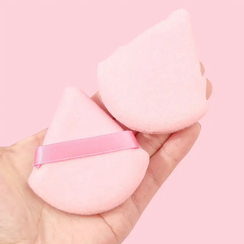 100 قطعة من إسفنجة المكياج المثلثة ​ ، خفيفة الوزن وناعمة، مع مقاس موحد. ​ صغيرة وخفيفة الوزن، وسهلة الحمل.