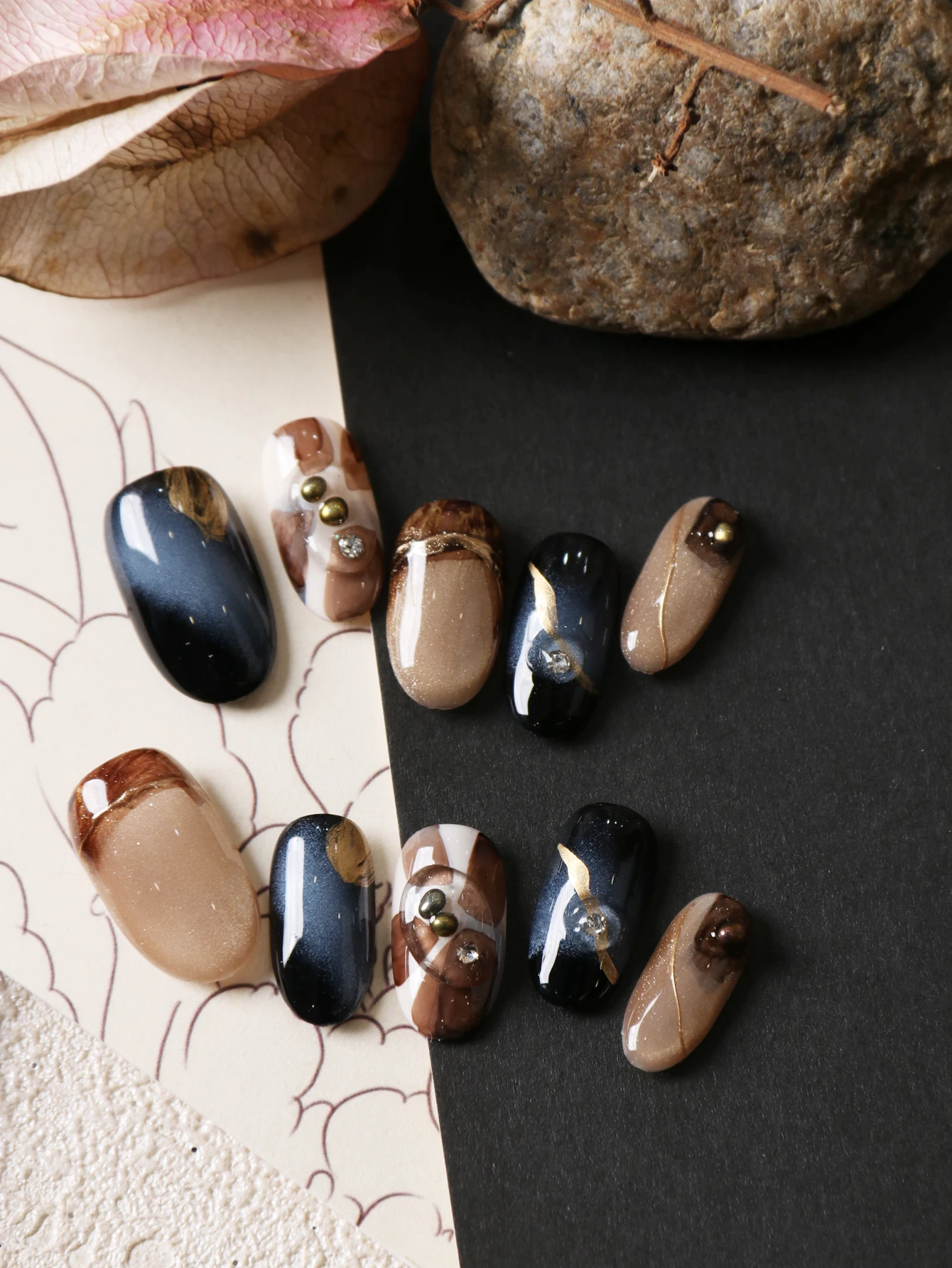 

10 шт. Пресс на ногти Короткие коричневые кошачьи глаза Синий акрил Пресс на ногти Накладные ногти В комплект входят 1 лист клейких вкладышей и 1 шт. Мини-пилка