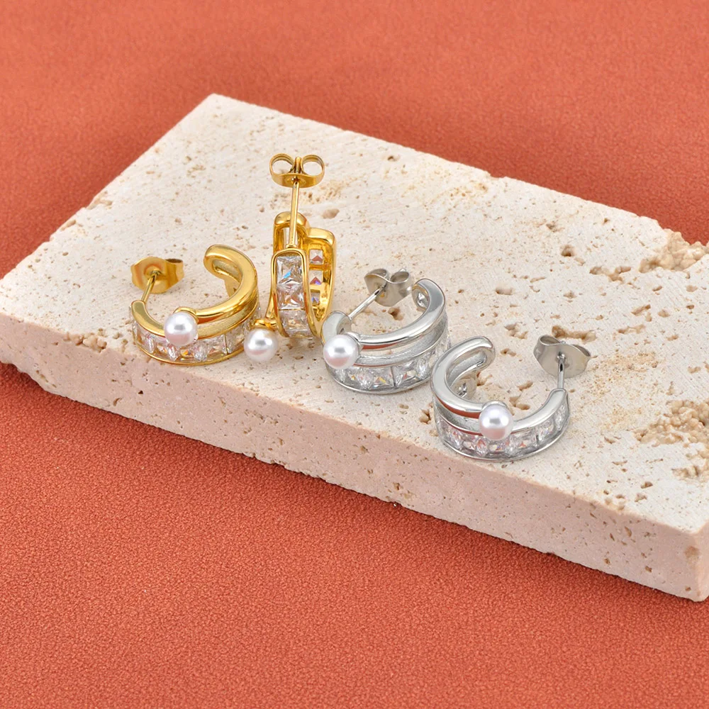 JeeMango Trendy geometrische quadratische weiße Perlen-Strass-Ohrringe für Frauen, zarte Edelstahl-Ohrringe, Schmuck, Geschenk, E26039