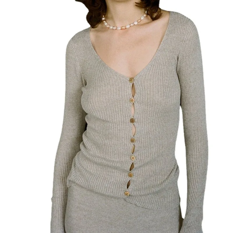 

Autumn and Winter Soft and Waxy Feel Cotton and Linen Blended Buttoned V-neck Slim Long-sleeved Knitted Sweater