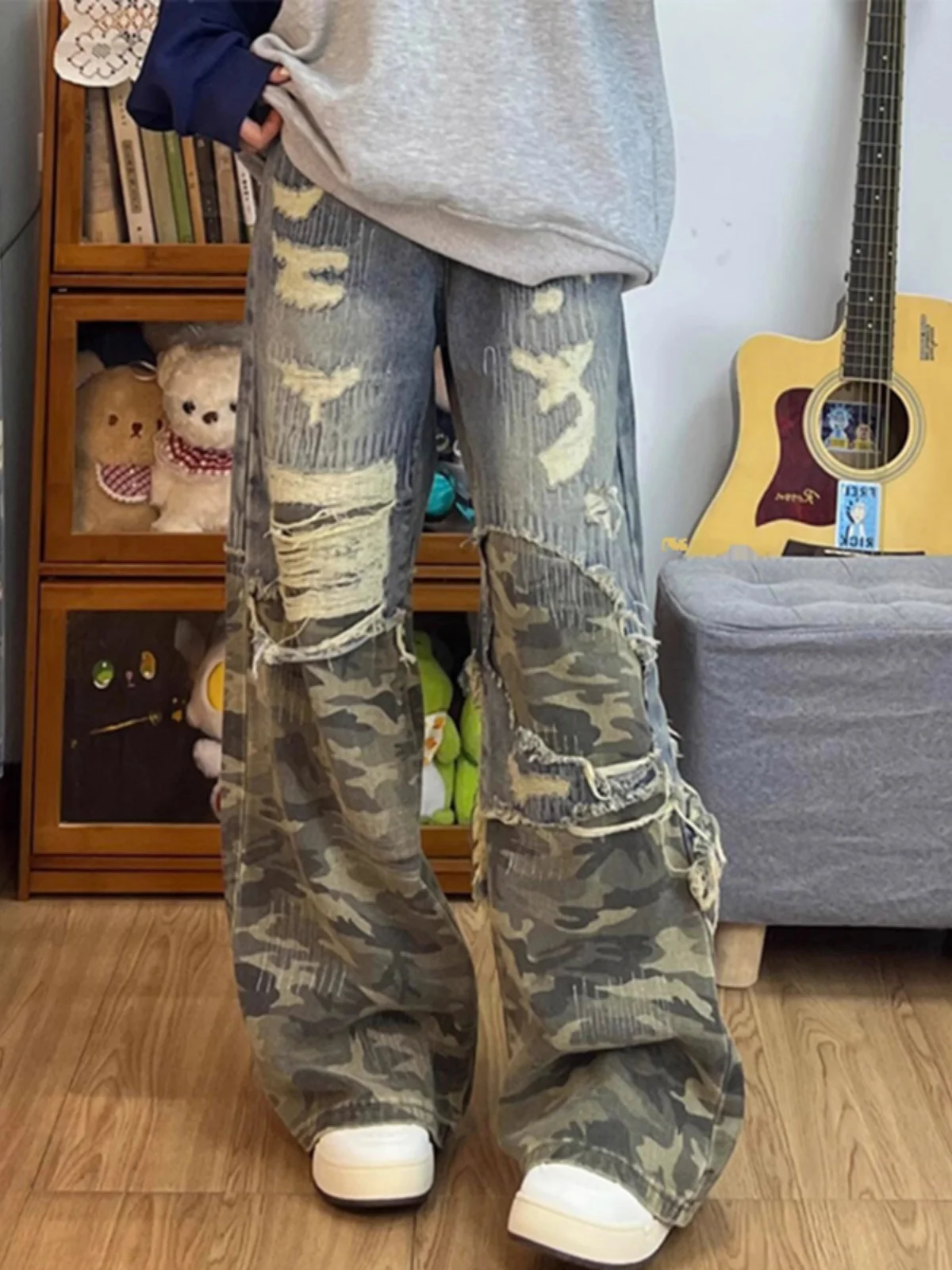 

Trendy Camouflage Patchwork Men's Jeans High Street Hole Punch Straight Leg Loose Fit Jeans Youthful Style Wear Resistant