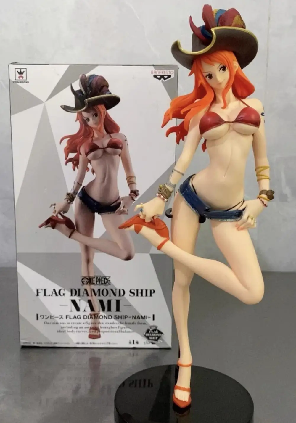 

Bandai One Piece Nami Denim Outfit Сверкающая гламурная фигурка Аниме Натуральная Коллекционная модель в штучной упаковке Куклы Игрушка в подарок