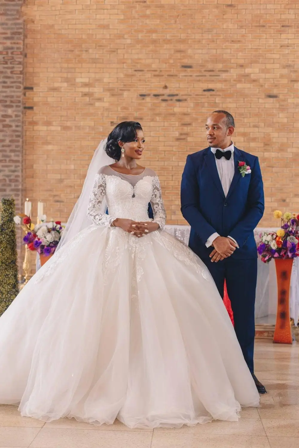 Vestidos de novia con apliques de encaje y escote redondo de princesa, vestidos de novia de manga larga de estilo campestre