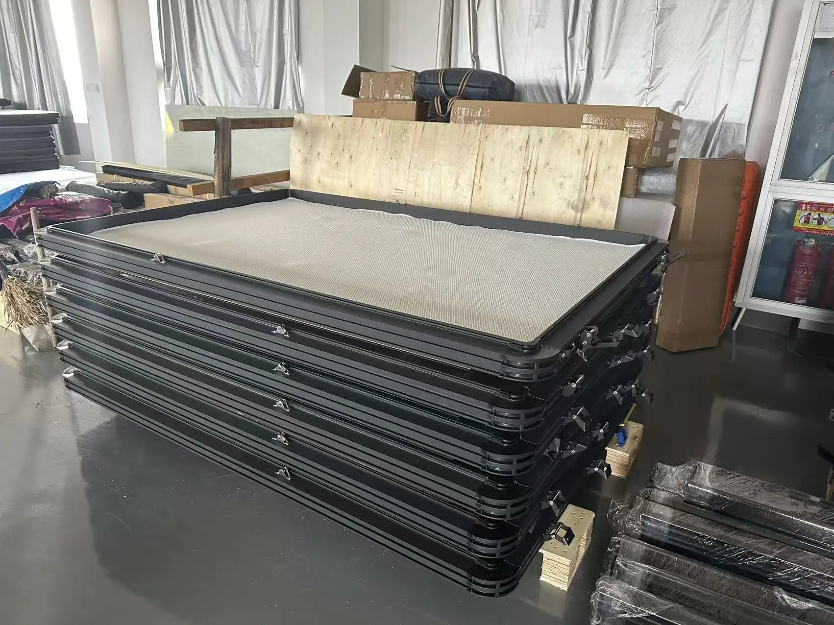 Customized Aluminum Triangle Outdoor Adventure Rtt Hard Shell Camper Trailer Car Truck 4X4 Camping  Rooftop Tent