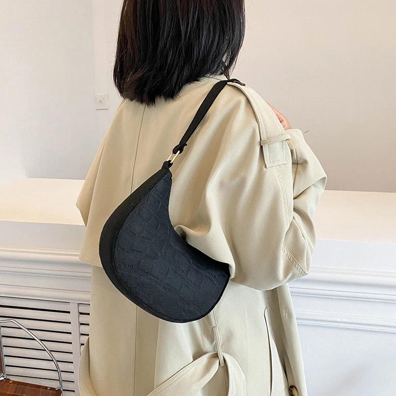 

Solid Color Shoulder Bags for Women Women's Subaxillary Bag Design Advanced Texture Armpit Handbags Purses Crescent Saddle Bag