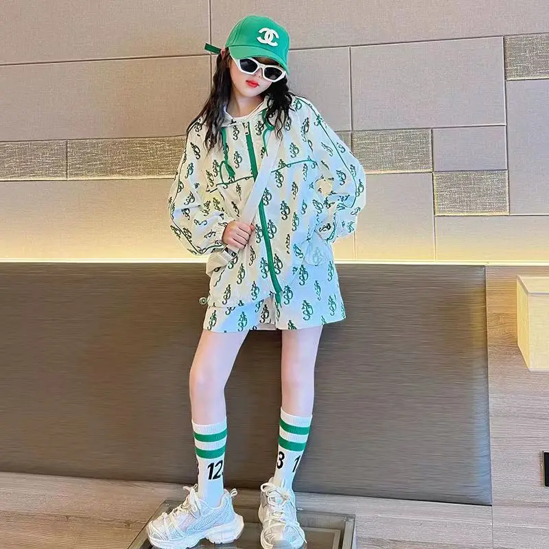 2026 Summer New Girls' Fashion SetChildren's Thin Hooded Printed Long Sleeved Jacket+Shorts Sun Protection Suit Two-Piece