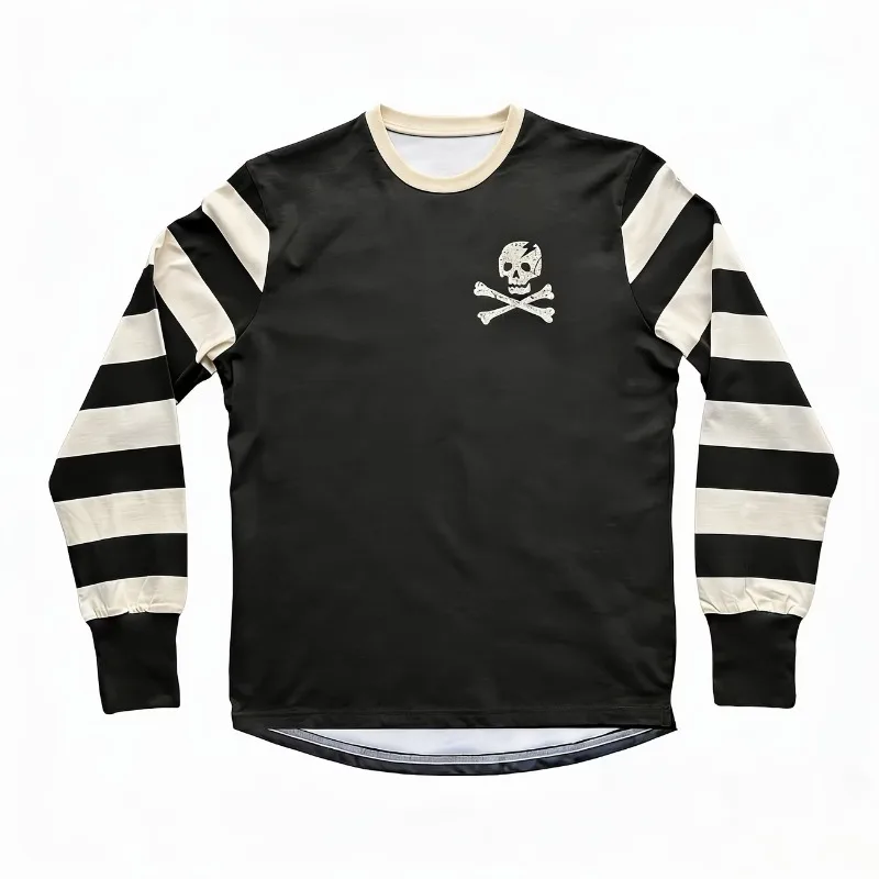 

This Striped Sleeve T-shirt Features A Retro Pirate Skull Design As Its Core, Making It A Classic: Timeless Style