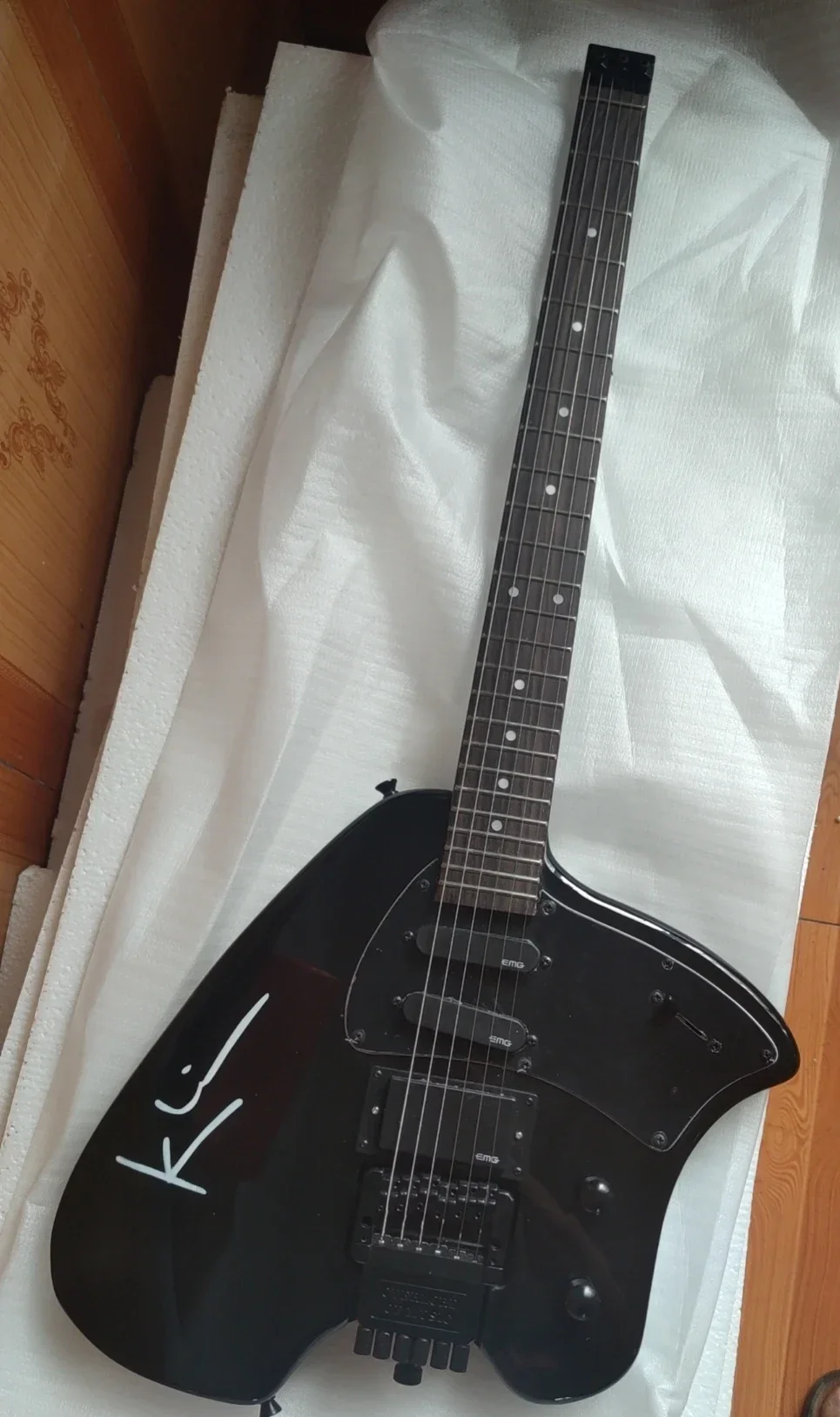 Handmade black headless guitars,Real picture