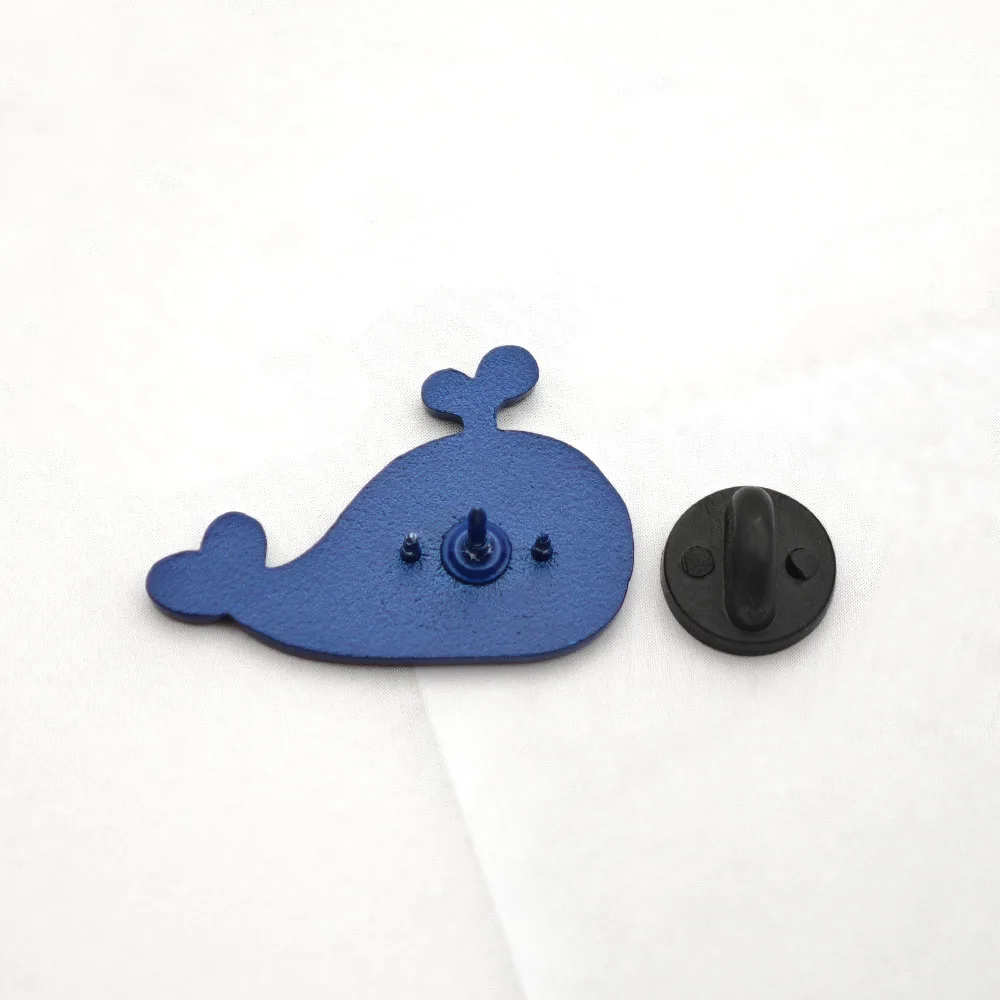 Niedlicher blauer Wal-Emaille-Anstecker, sprudelndes Ozean-Tier, Metallabzeichen, Kawaii-Reversnadeln, Brosche für Rucksack, Kleidung, Schmuck – Detail 6