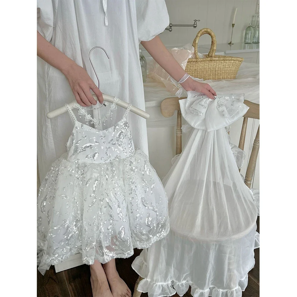 

Spaghetti Strap Shiny Sequins Ball Gown With Bows Trailing Wedding Flower Girls Vestidos 3-8Y Kids Girls Glossy White Mesh Dress