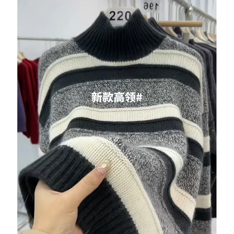 Heavy new women's high-grade version of gray striped knitted sweater to wear a coat