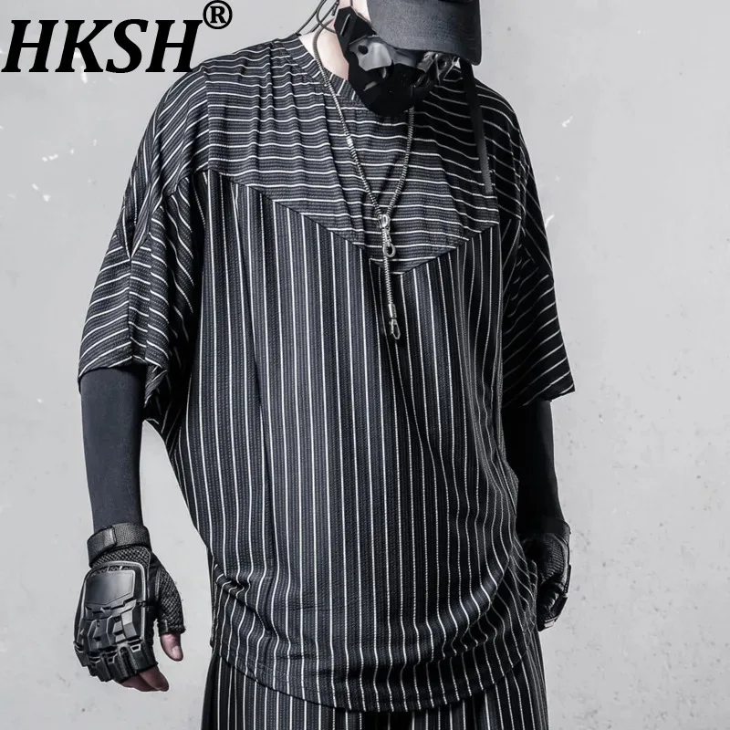 HKSH Summer New Men Tide Niche Trendy Dark Style Striped Loose O-Neck Draped Wrinkle-Resistant Batwing Sleeve T-shirt Ins HK5882