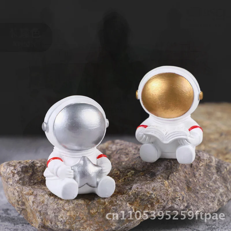 Nordic Creative Astronaut Mobile Phone Holder Resin Light Luxury Children's Room Decoration Golden Astronaut Design Gift Idea