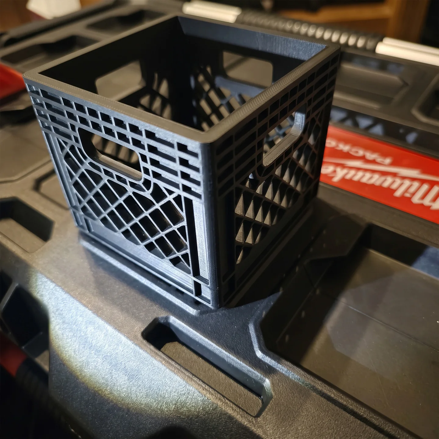 Zubehör: Vielseitige, abnehmbare Aufbewahrungsbox, die mit dem Milwaukee PACKOUT-System kompatibel ist. – Detail 9
