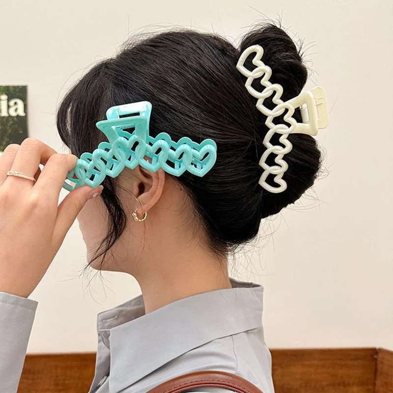 新しいカラフルなドーパミンラブハートヘア爪クリップクリーミーカラーサメクリップハートポニーテールヘアピン甘い帽子ヘアアクセサリー