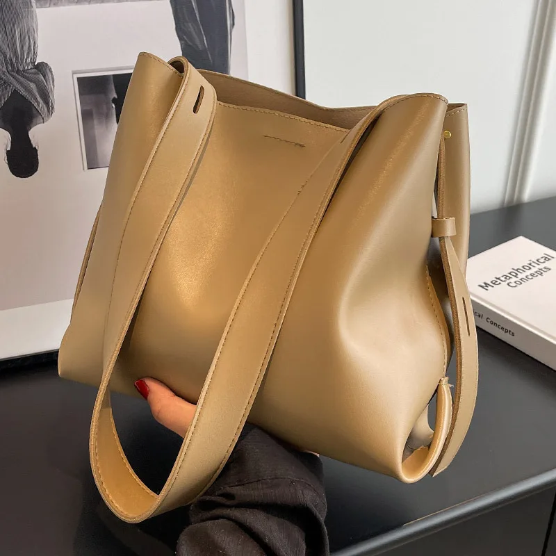 Borsa a tracolla di grande capacità per pendolari per il tempo libero per l\'autunno 2023 delle donne nuove borse a secchiello versatili semplici
