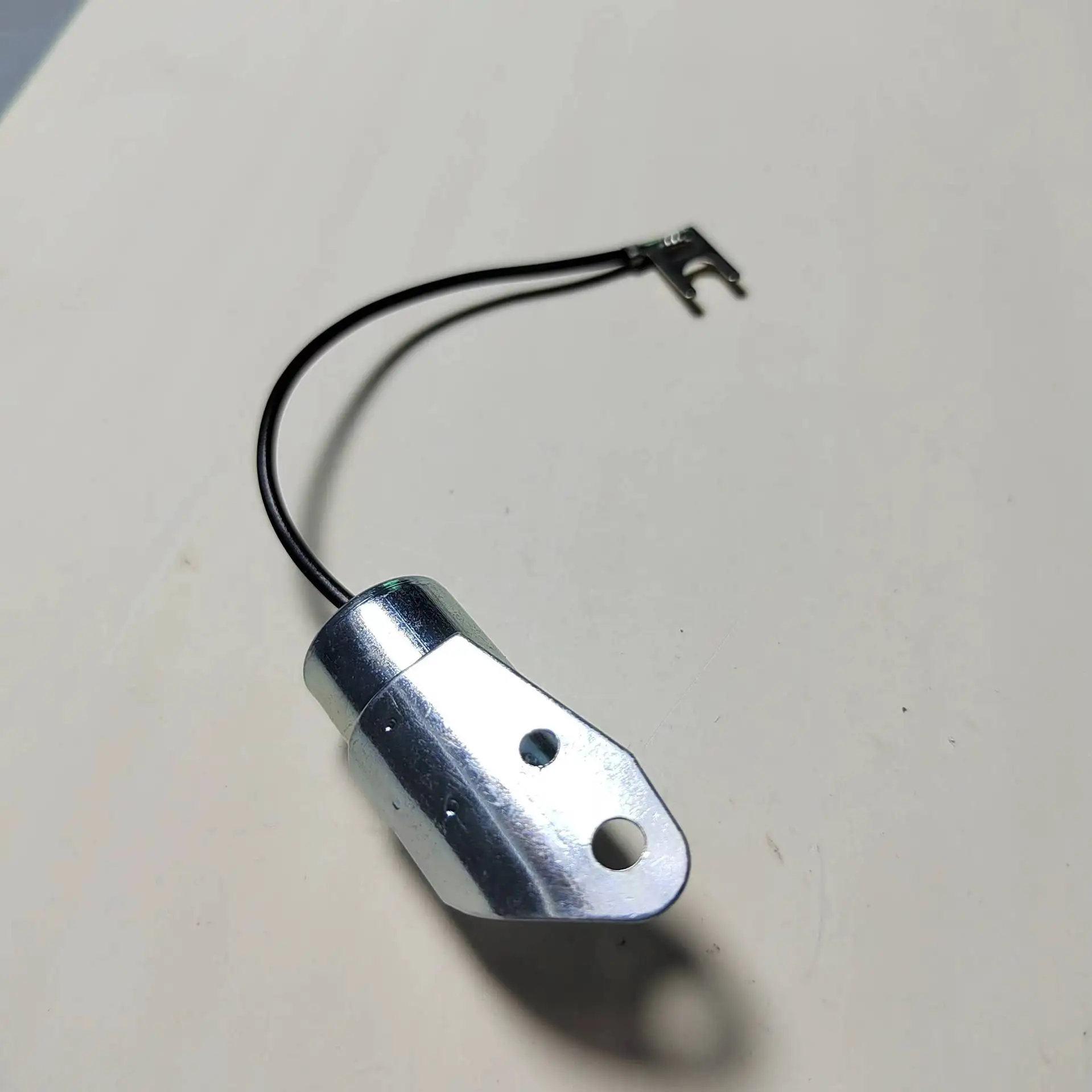 

Ignition Condenser for Ford V8 Engine E100 E200 E300 F100 F200 F300 OE B7A-12300A (B7A12300A)