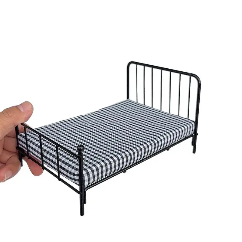 1Pcs Bedroom Scene Decoration 1:12 Dollhouse Metal Bed Mini Doll Furniture Iron Frame Single Bed Model Doll House Accessories