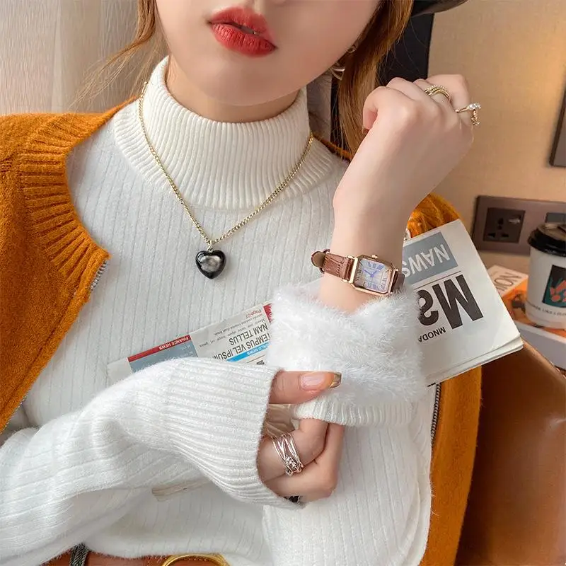เสื้อสเวตเตอร์คอเต่าผู้หญิง ฤดูหนาว 2025 สไตล์เรโทร บุผ้ากำมะหยี่ หนา อุ่น ใส่เป็นเสื้อตัวใน ถักไหมพรม เสื้อพูลโอเวอร์