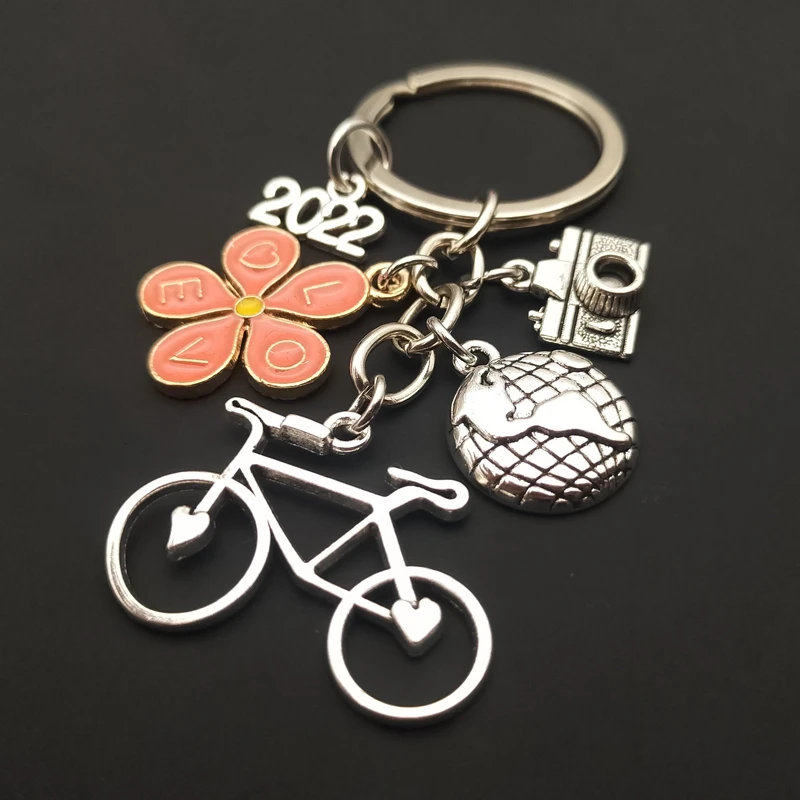 2022 new bicycle keychain leisure sports keychain traveler silhouette art bicycle keychain I love sports athletes gift jewelry