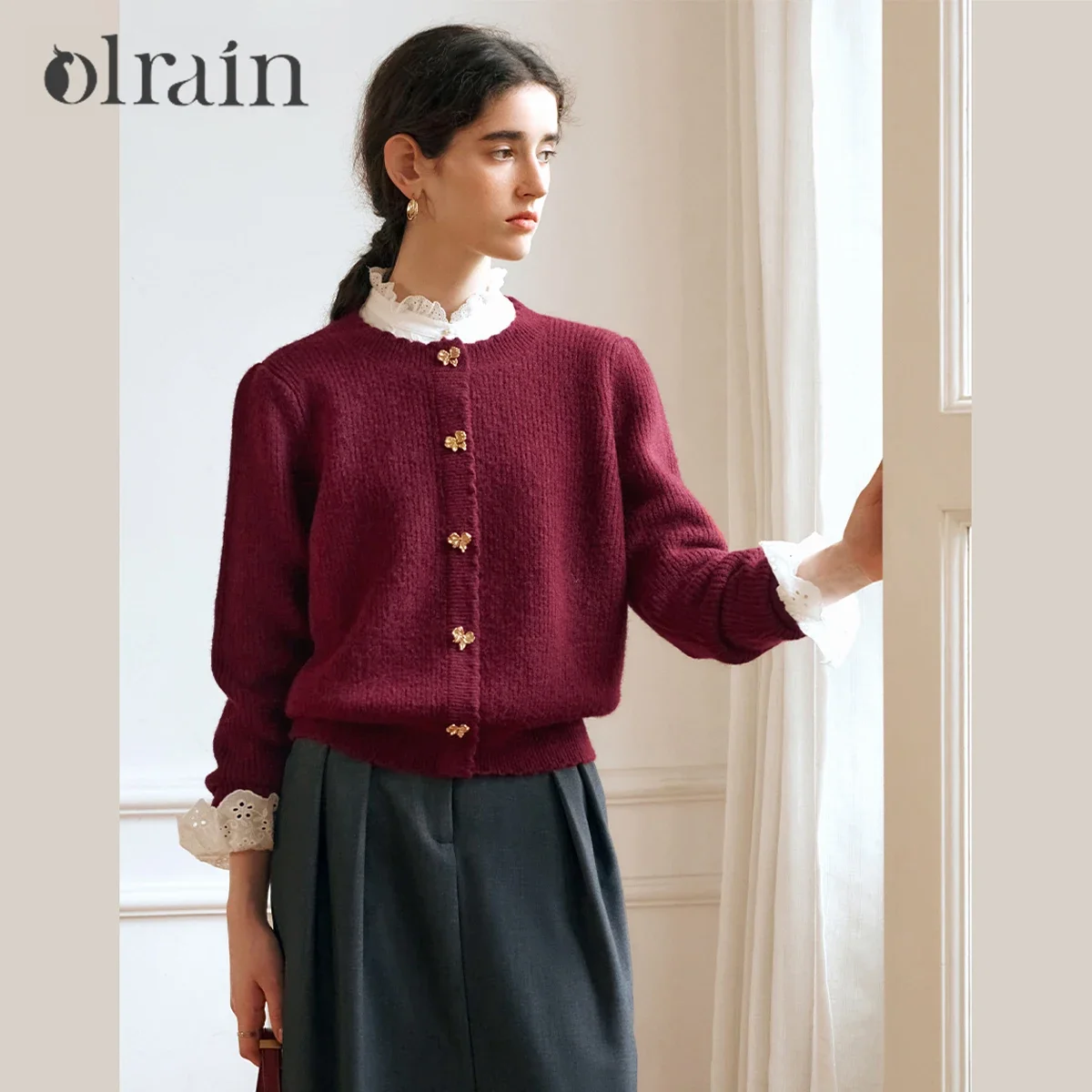 

OLrain Red Wool Blend Pullovers Women 2025 Autumn Vintage Style Commute Metal Bow Button O-Neck Knitted Pullover O56DM86586