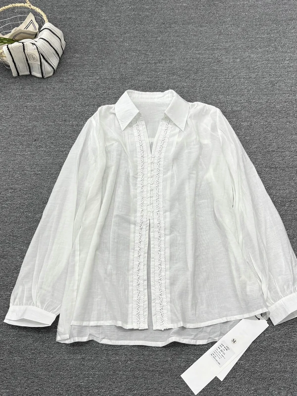 

White Semi-Unbuttoned Lace Trim Shirt Women's Loose Fit Breathable Sunscreen Spring 2026 Style Korean Gentle Half Open Front