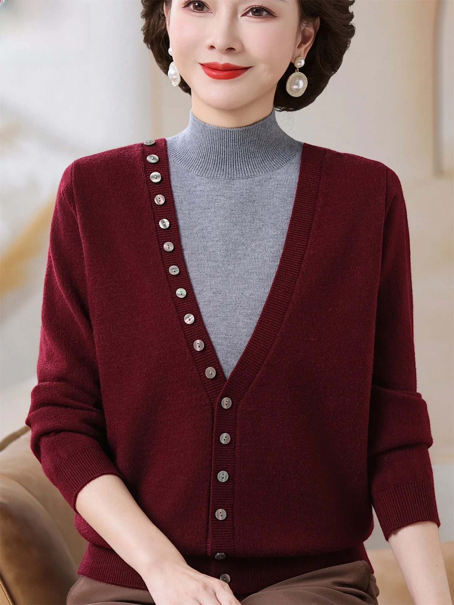 

Thiened Woolen Base irt Fake Two-Piece Mommy Sle f High Collar Autumn Winter Warm Faionable Top for Middle-Aged Women