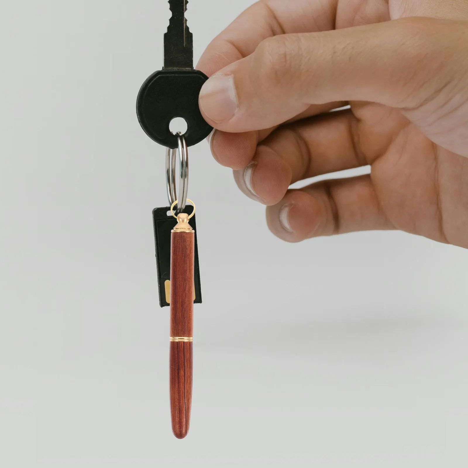 

2 шт., очиститель для ушей, ложка для ушной серы, брелок, дизайн, деревянная латунь, портативные инструменты для чистки ушей, многоразовые палочки для удаления ушной серы