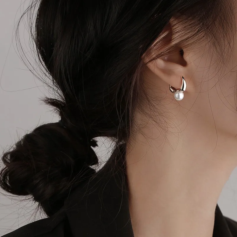 2024 Trend Korean Kpop Gold Color Simple Cute Pearl Ear Clasp Hoop Earrings for Women Tiny Earrings Wedding Party Jewelry Gifts image 6