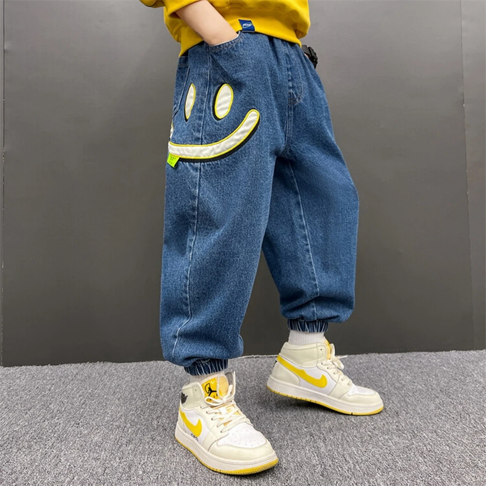 

Teenager Kids Selvedge Tapered Jeans with Smile Face Print For Tween Boys Casual Pencil Cuff Jeans Pants Children Denim Trousers