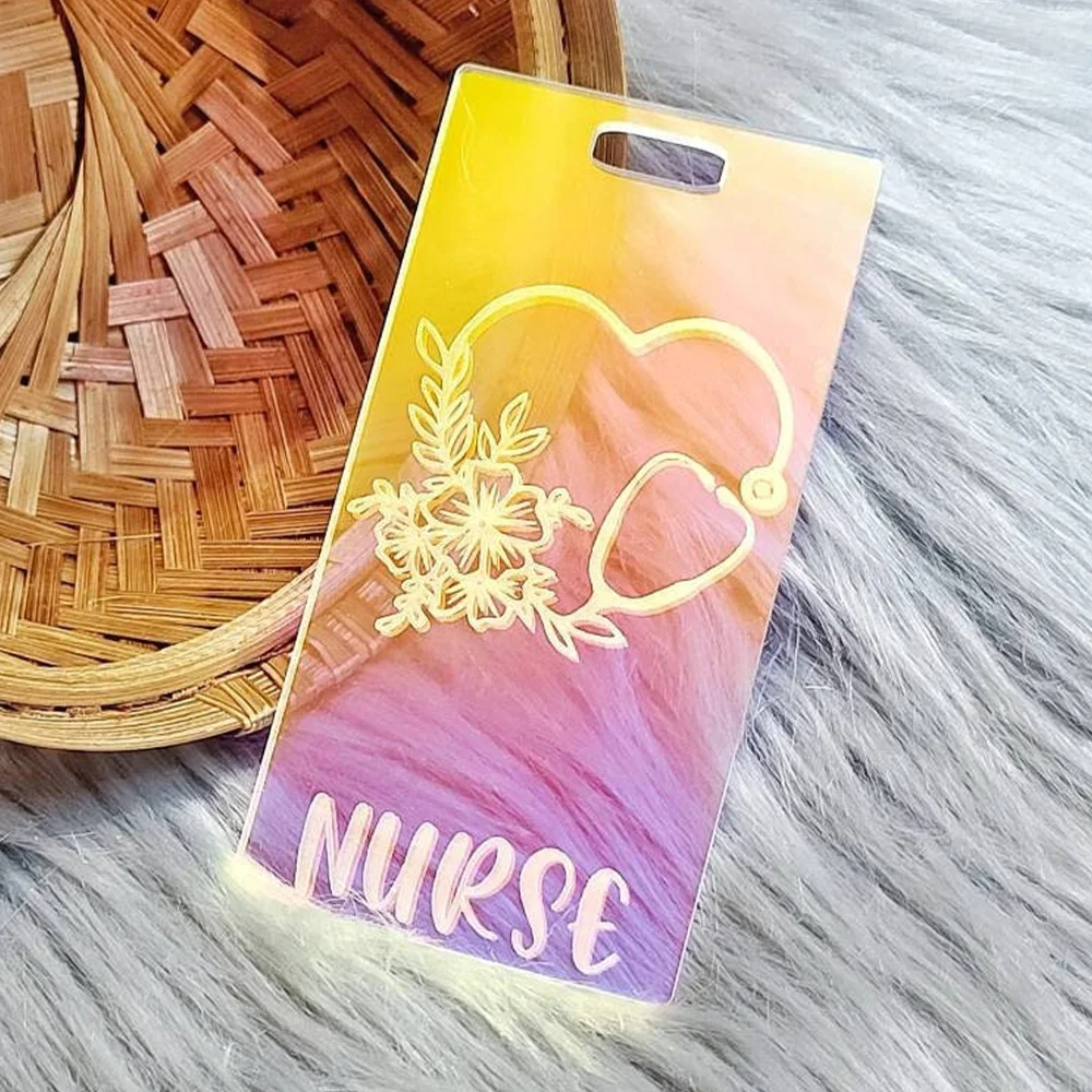 قطعة واحدة من سحر شارة الهوية المخصصة - اسم شخصي، منقوش بالليزر، تصميم ثلاثي الأبعاد، DIY، مثالي للممرضات، ملحقات الاستخدام اليومي