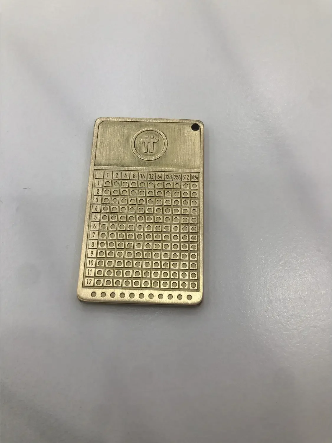 بي براس ذاكرة مكونة من 12 رقمًا و24 رقمًا