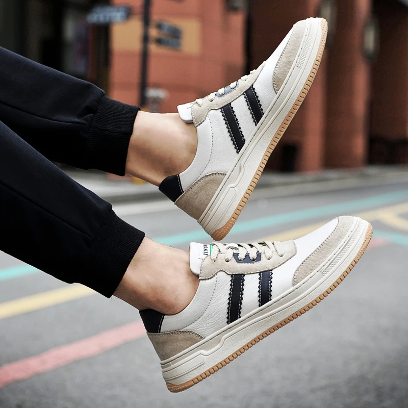 

2025 новые осенние мужские кожаные кроссовки со вставками — дышащая белая обувь для повседневной и спортивной одежды