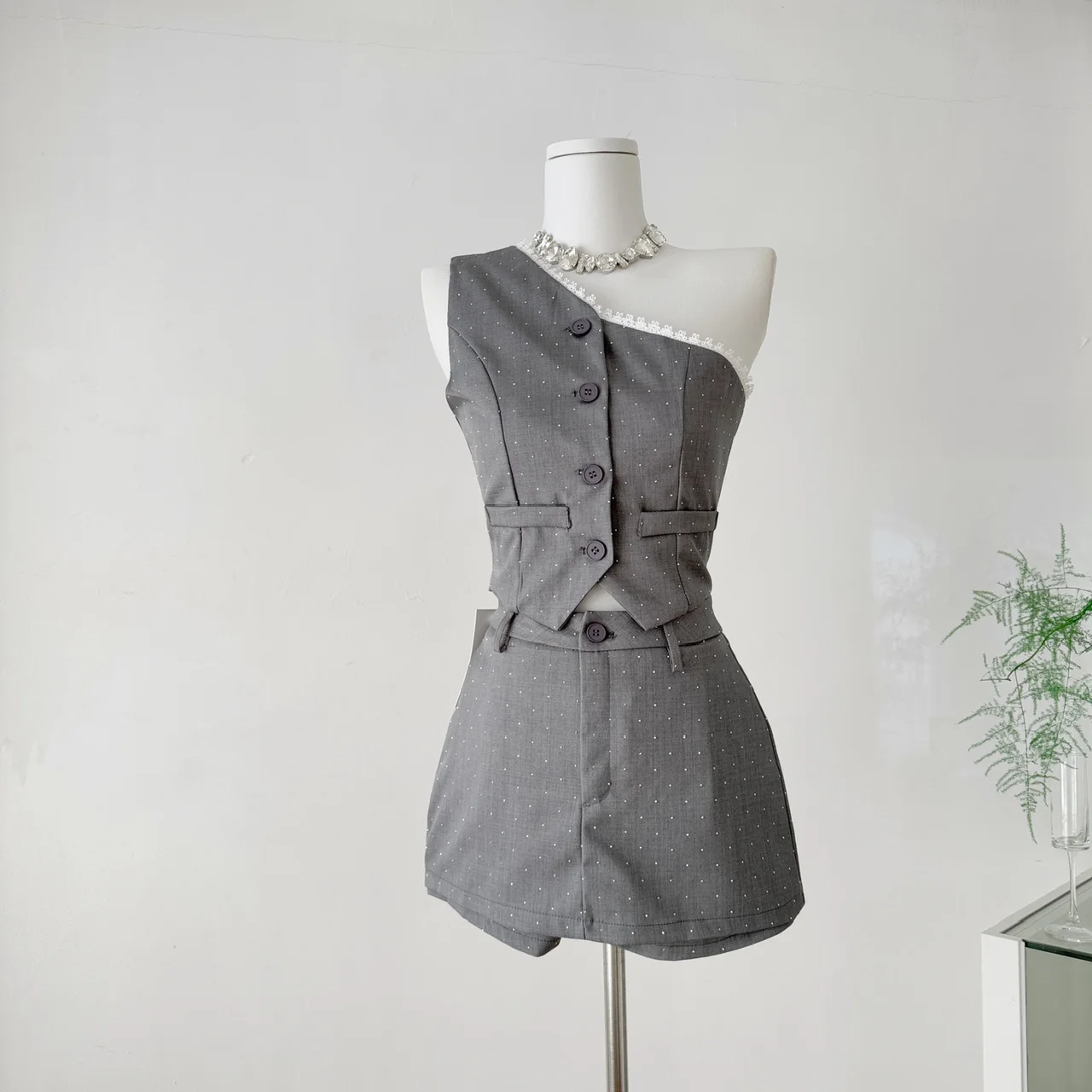 

French Style Heavy Industry Diamond Hot Stamping Slanted Shoulder Suit Vest High Waist Half Body Skirt Pants Two-piece Set