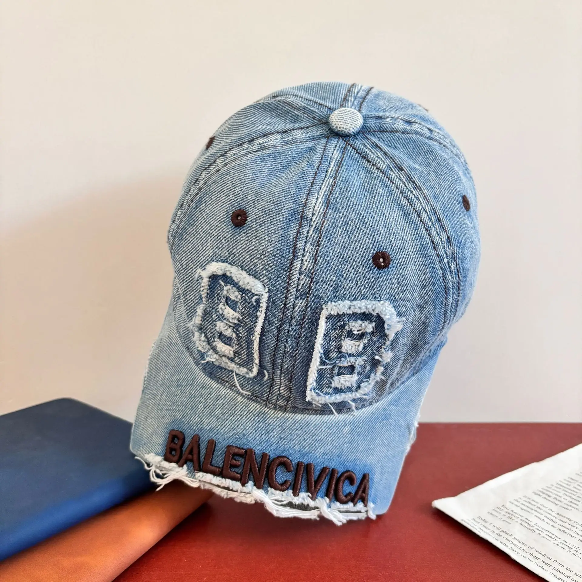 قبعة بيسبول عصرية من قماش الدنيم للنساء والرجال قبعات عتيقة بأحرف متعثرة مطرزة من القطن الناعم قبعات غير رسمية للجنسين