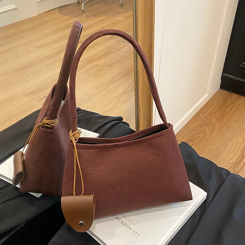 

Новинка осени и зимы 2025 года, повседневная и персонализированная сумка через плечо, модная персонализированная сумка подмышками для женщин