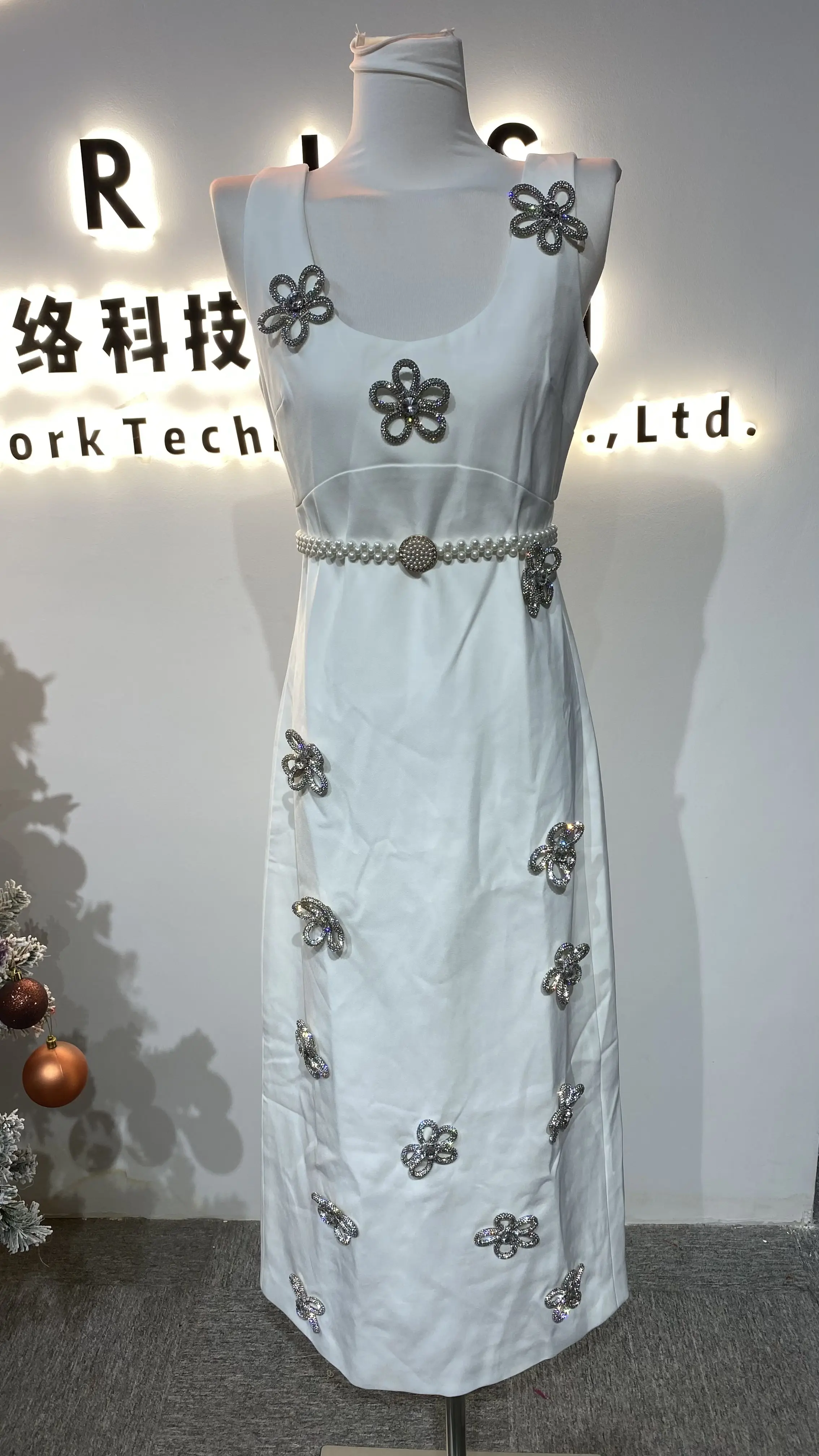 

Mig Clothing New Design Sleeveless Dress Silver Rhinestone 3D Flower Decoration Elegant Maxi Party Dress-GZMM134