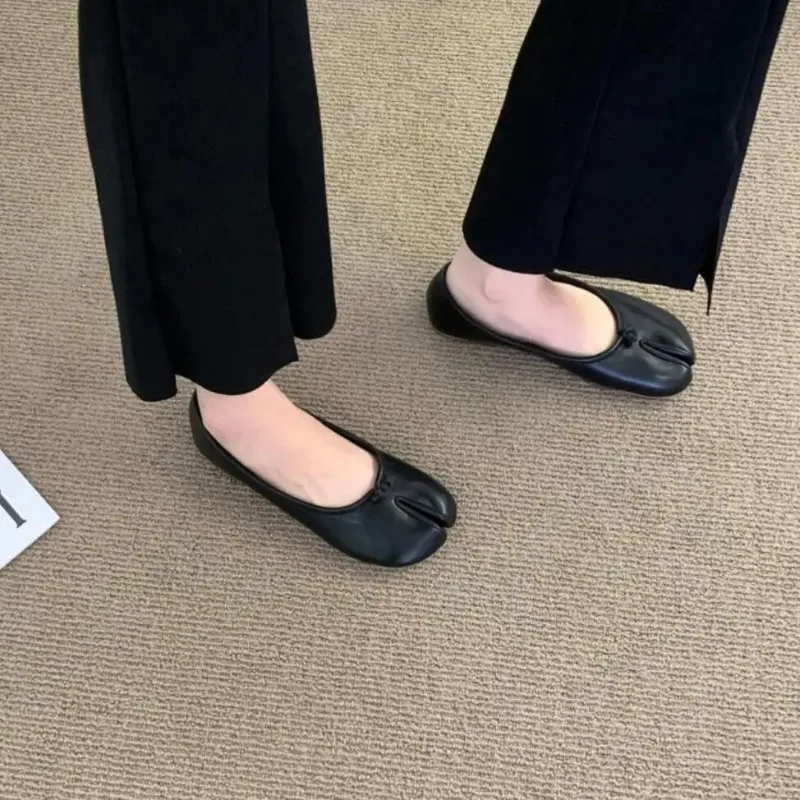 Japanese Style Tabi Ninja Shoes Women Cozy Leather Flats Split Hoof Toe Loafers Femme Mary Jeans Mocasines Ladies Ballerina Shoe