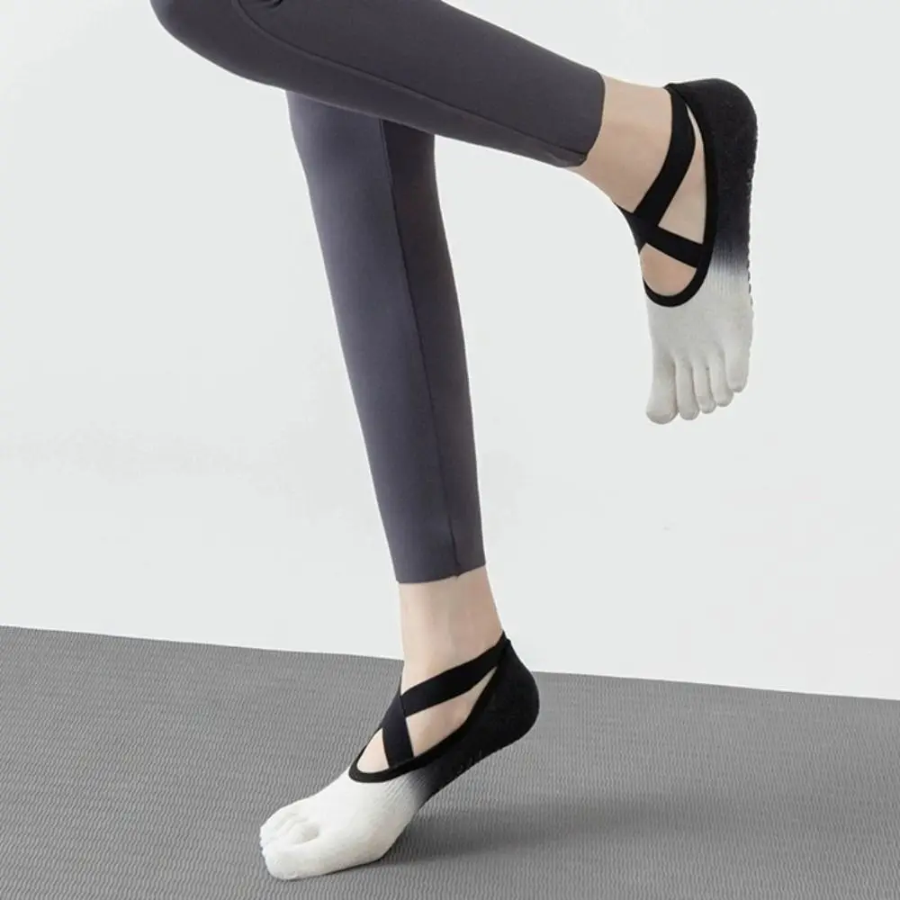 Casual Anti-Slip Sports Five Finger Socks Gradient Color Breathable Women Yoga Socks Split-toed Low-Cut Yoga Short Hosiery Dance