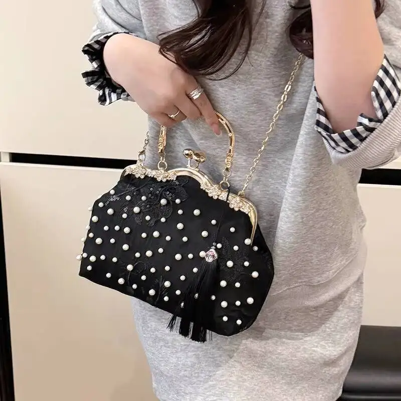 

Модная женская сумка-клатч в китайском стиле с вышивкой белым жемчугом, винтажной металлической застежкой и бахромой