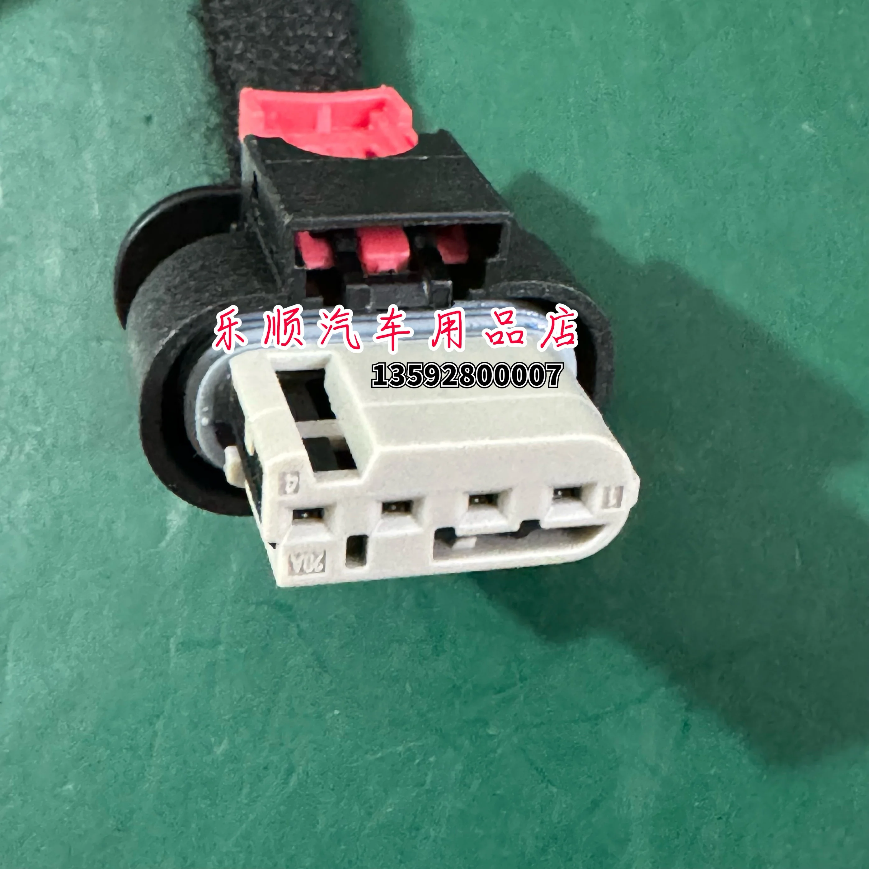 

Suitable for 24 models 3 tesla 4P Plug tail light take Power and install liP tail light wiring harness adaPter cable 4 Pins