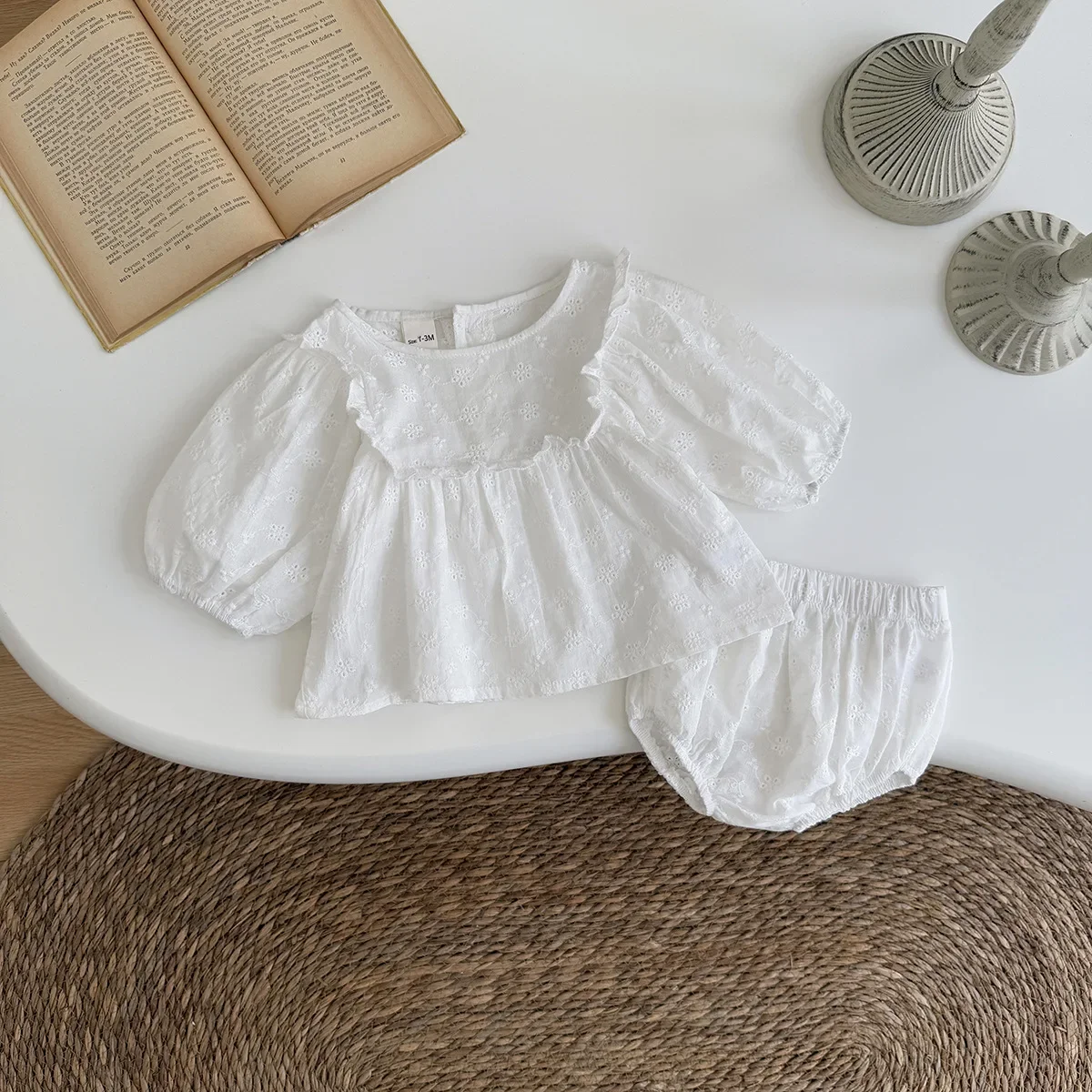 

Baby Girl Floral Eyelet Shirt Shorts Sets 0-18M Newborn Girl Ruffle Puff Sleeve Top and Bloomers Breathable Infant Casual Outfit