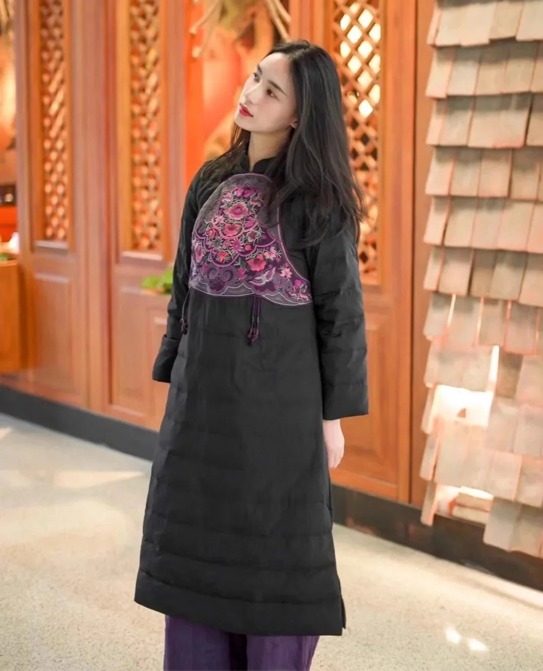 النمط الصيني خمر المطرزة أسفل سترة 90% بطة بيضاء أسفل فضفاضة واسعة الخصر معطف دافئ الوقوف طوق سبليت لفصل الشتاء