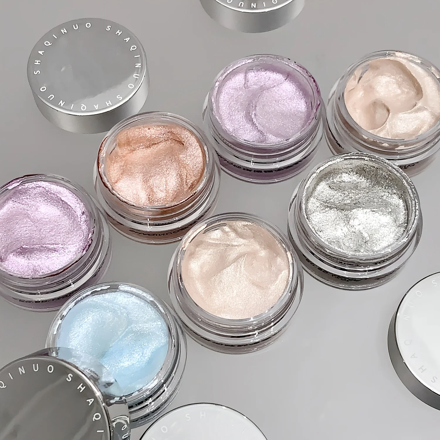 Sombra única "Galaxy Diamond" |   Brilho cósmico ultrafino |   Maquiagem Multiuso (Olhos/Rosto/Corpo) |    Acabamento Metálico