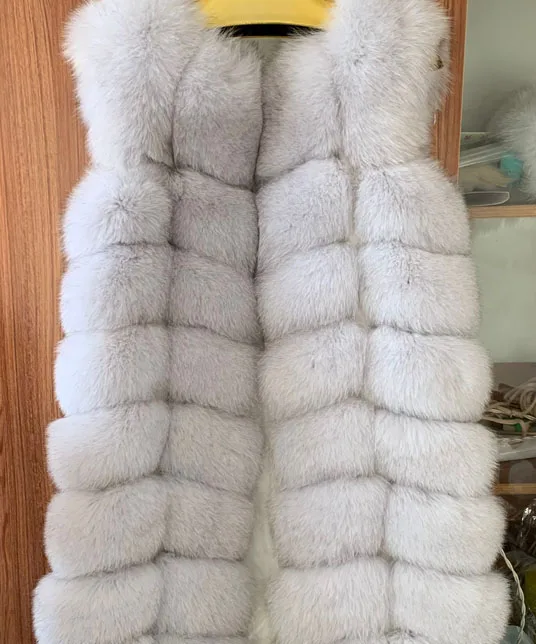 Variant: Natural color hooded