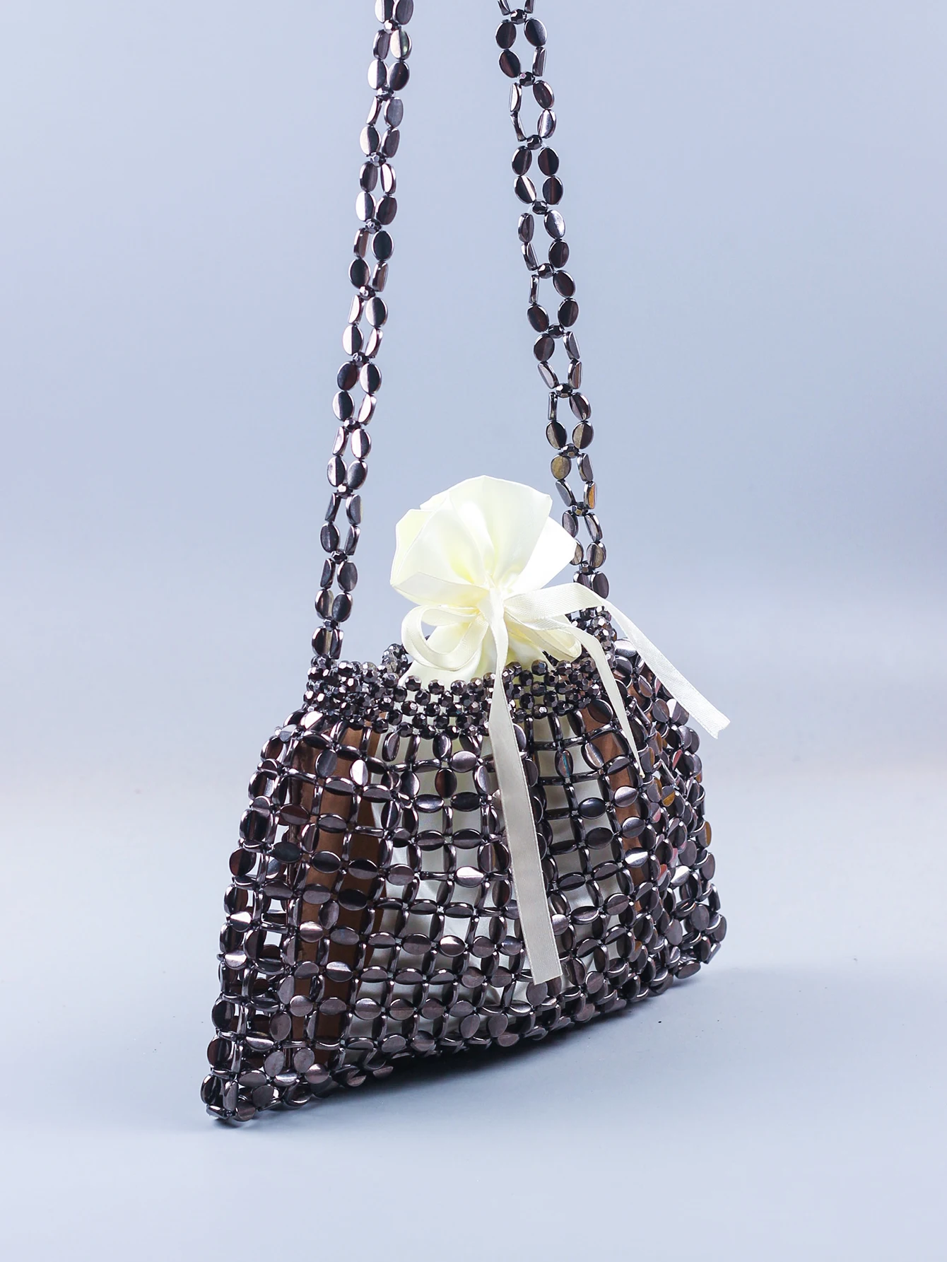 Handmade silver gold flat bead beaded woven large-sized dumplings, fashionable and trendy one shoulder portable beaded bag