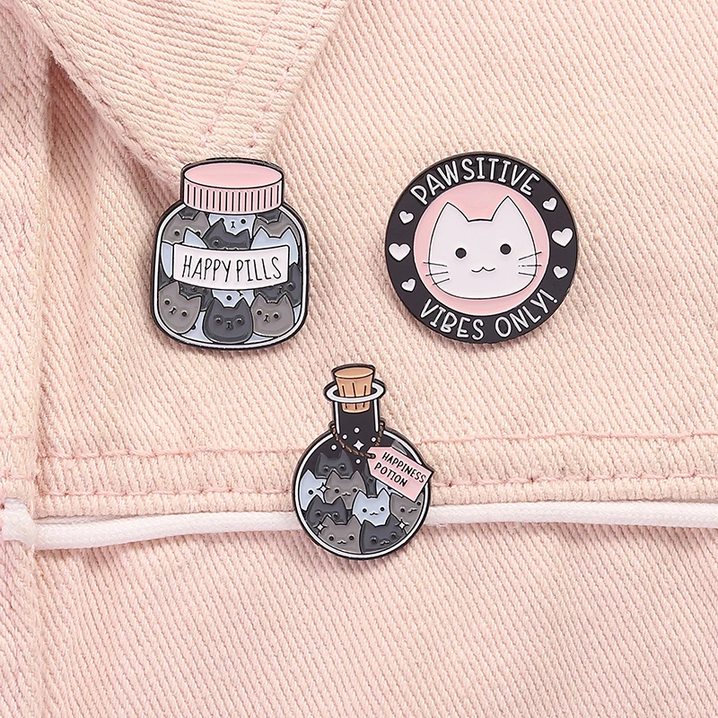 Pawsitive Vibes Only Emaille-Anstecknadel „Happy Medicine Happiness Potion“, süße Kitty-Brosche, Anstecknadel, Schmuck, Geschenk für Katzenliebhaber, Freunde