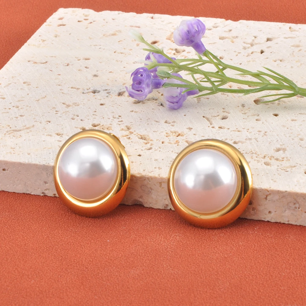 JeeMango Edelstahl-Ring mit großen runden künstlichen Perlen, 18 Karat vergoldet, modischer Fingerschmuck für Frauen, Weihnachtsgeschenke E25138