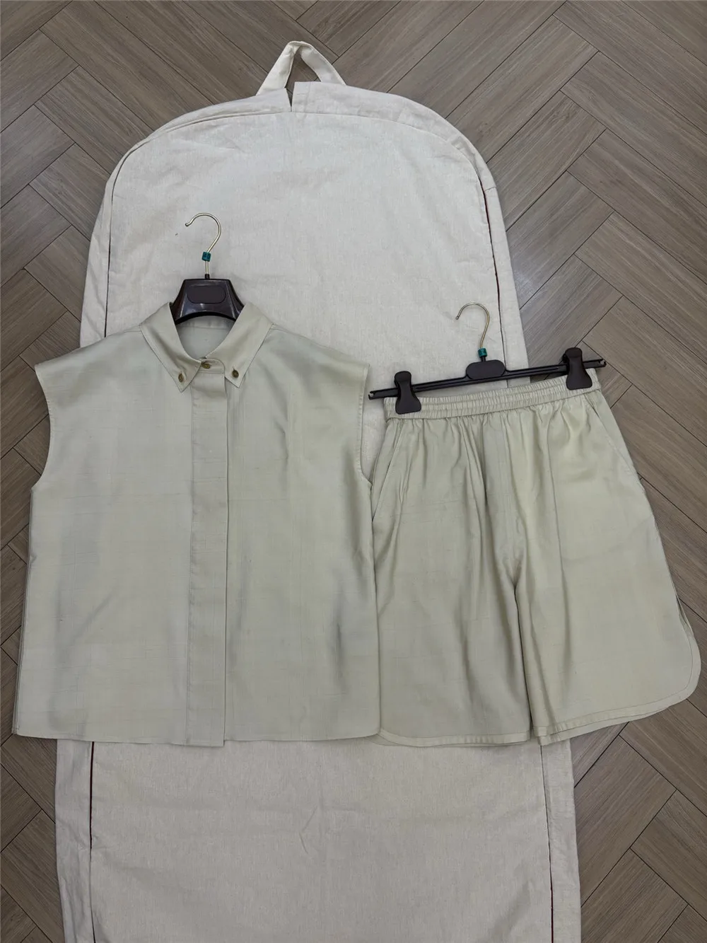 

Women's Shorts Suit Lape Sleeveless Shirt + Elastic Waist Shorts Two Piece Set