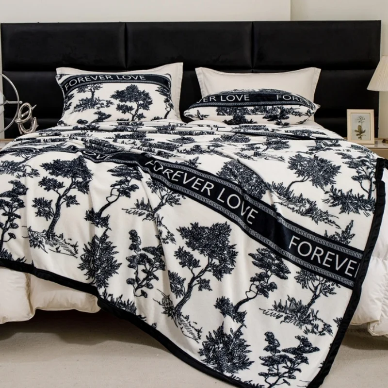 Classic black and white flannel coral fleece blanket, milk velvet blanket, nap popular cover blanket, no pillowcase